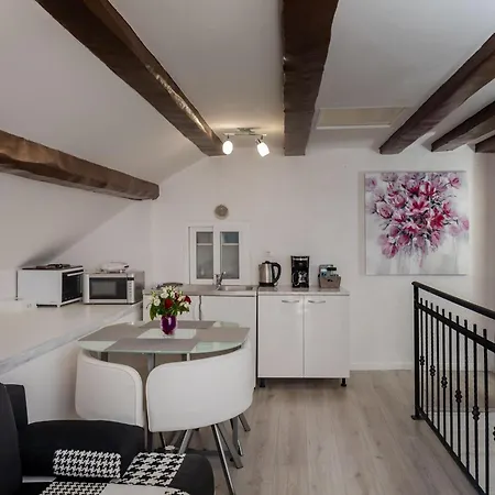 Apartment Old Town Charming Nest - One Bedroom